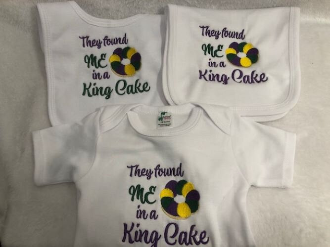 King Cake Baby Mardi Gras, Mardi Gras Bib embroidered, Mardi Gras Baby shower gift, Baby bib, personalized, 1st Mardi Gras, Mardi Gras Baby