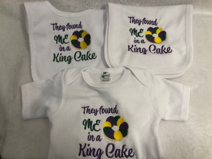 King Cake Baby Mardi Gras, Mardi Gras Bib embroidered, Mardi Gras Baby shower gift, Baby bib, personalized, 1st Mardi Gras, Mardi Gras Baby
