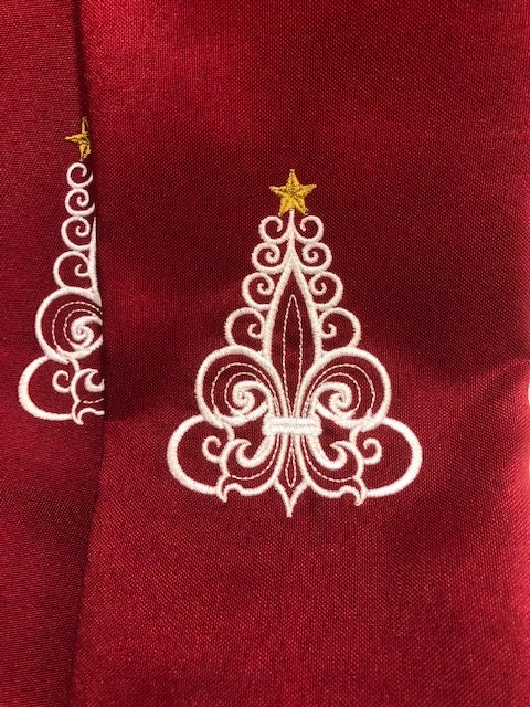 Fleur de Lis Christmas dinner napkin set, Christmas Dinner Napkins embroidered, Fleur de lis Christmas tree dinner napkins