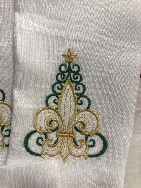 Fleur de Lis Christmas dinner napkin set, Christmas Dinner Napkins embroidered, Fleur de lis Christmas tree dinner napkins