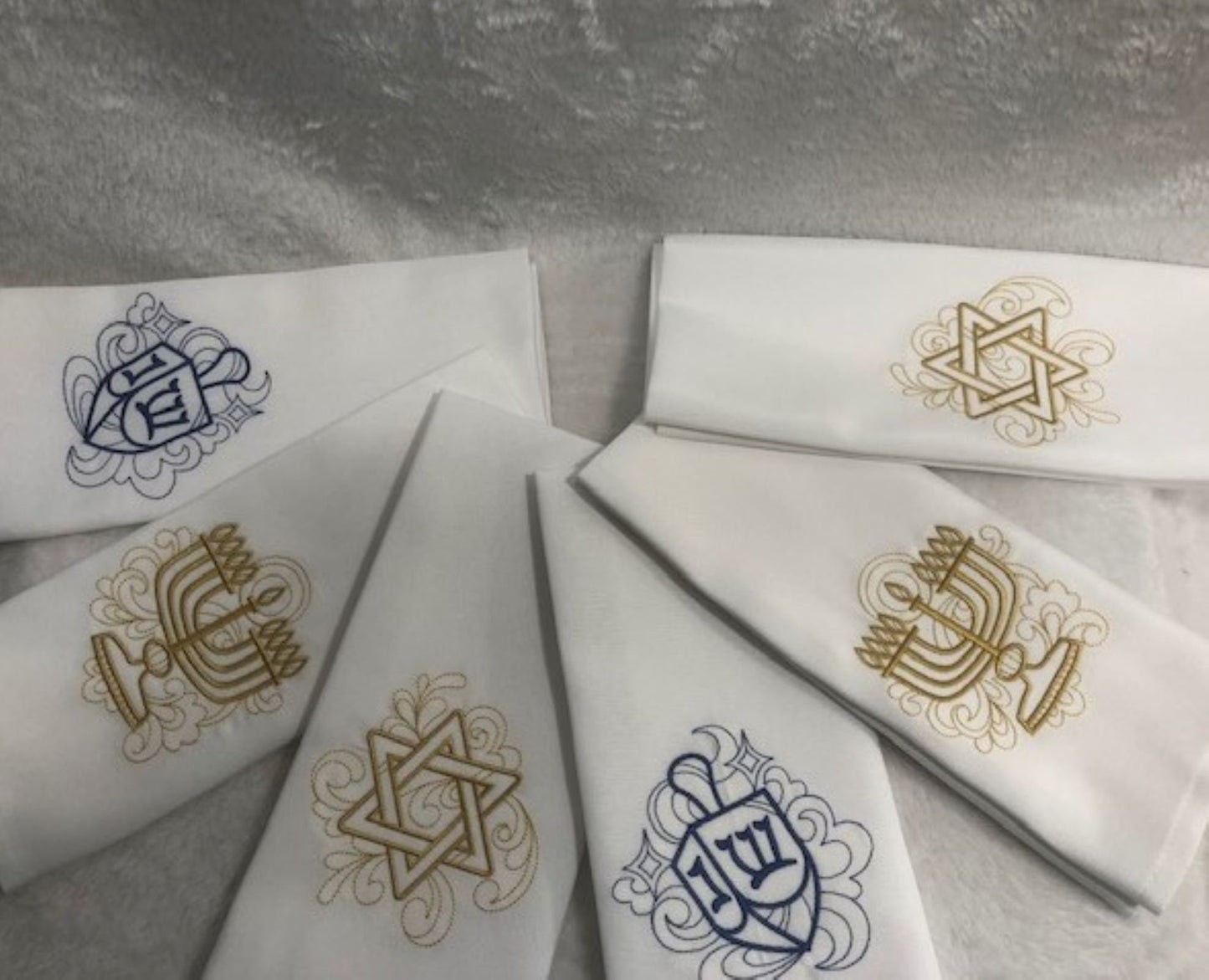 Hanukkah Dinner Napkin set, Chanukah Kitchen Napkin, Hanukah Cloth Napkins, embroidered, Festival of Lights dinner napkins, Menorah