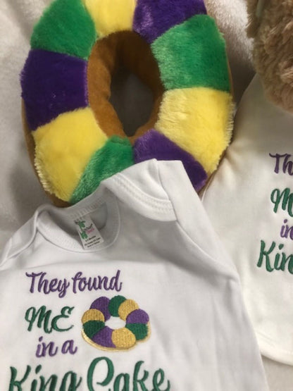King Cake Baby Mardi Gras, Mardi Gras Bib embroidered, Mardi Gras Baby shower gift, Baby bib, personalized, 1st Mardi Gras, Mardi Gras Baby