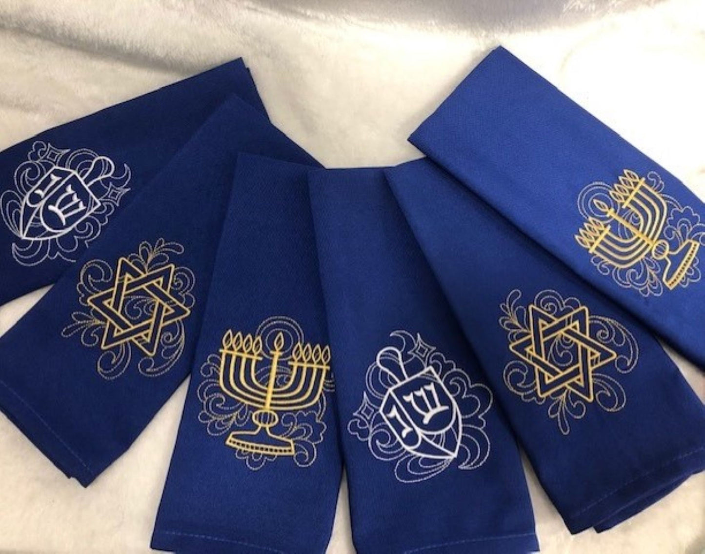 Hanukkah Dinner Napkin set, Chanukah Kitchen Napkin, Hanukah Cloth Napkins, embroidered, Festival of Lights dinner napkins, Menorah