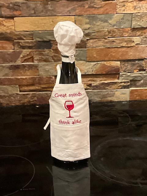 Wine Bottle Apron, Wine bottle cover, wine bottle cover, housewarming gift, wine bottle embroidery